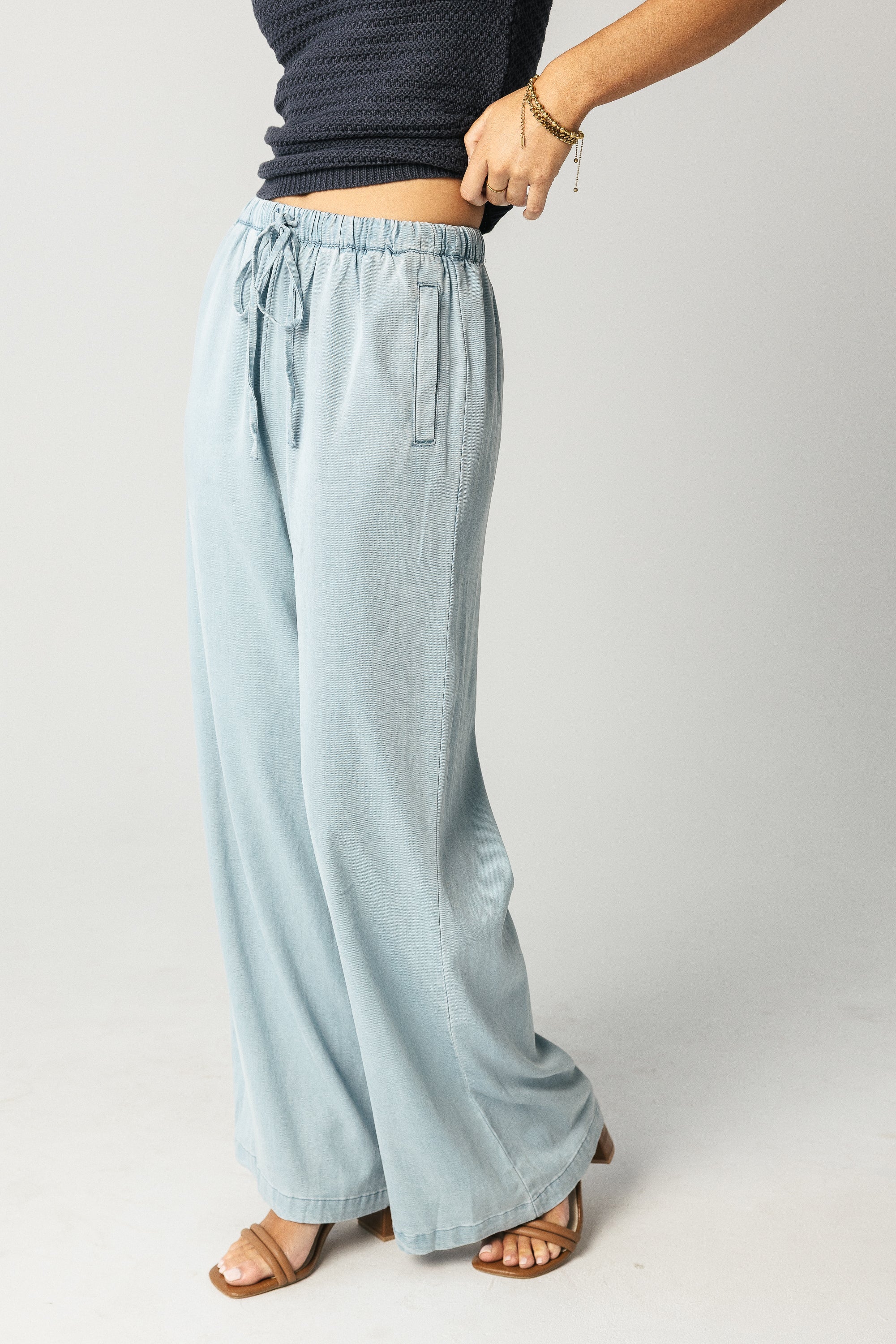 Banks Wide Leg Pants in Light Wash