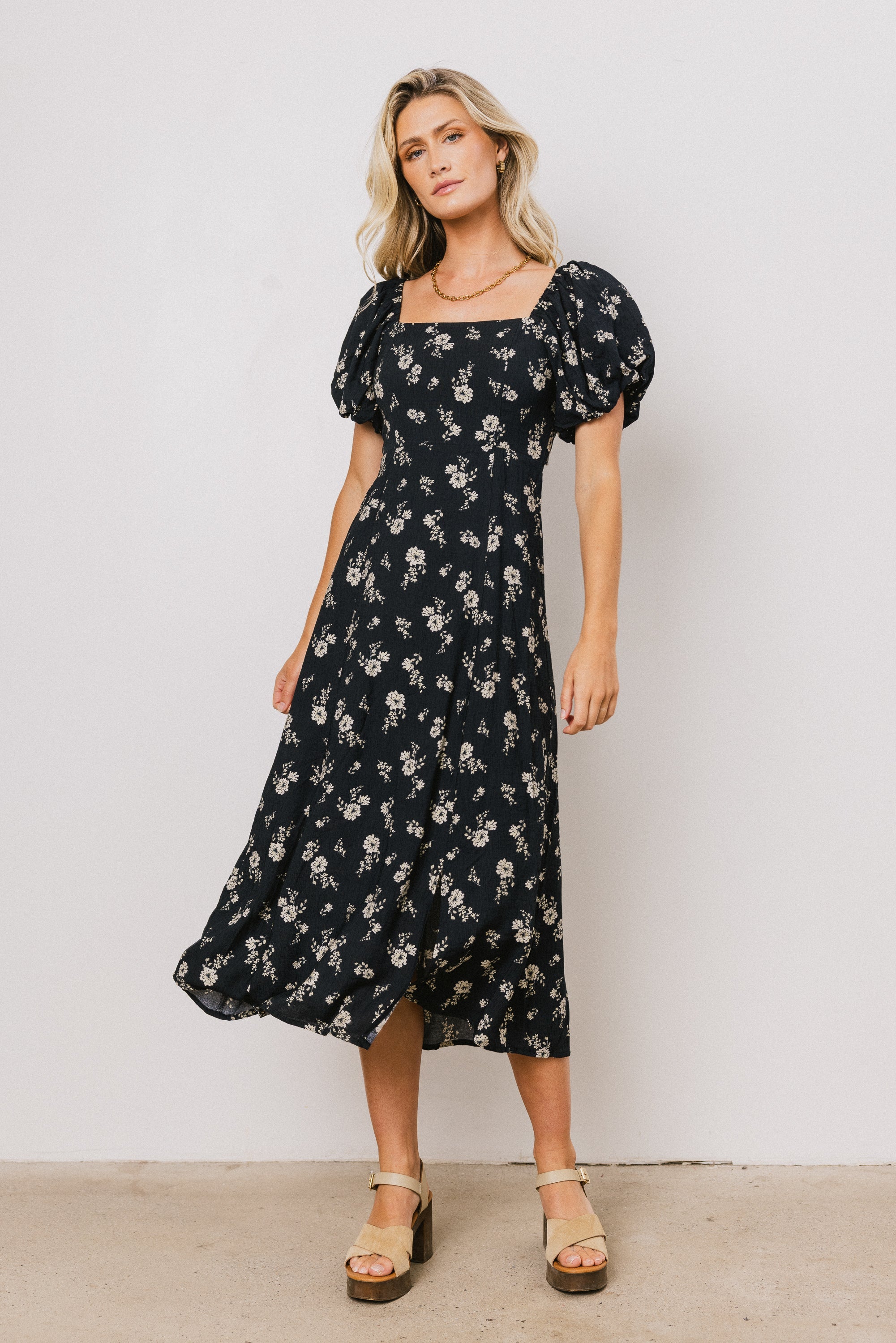 SQUARE NECKLINE 