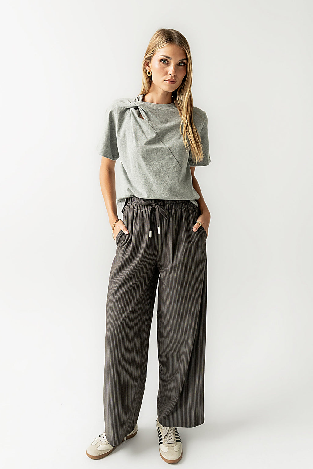 Posie Knot Tee in Heather Grey