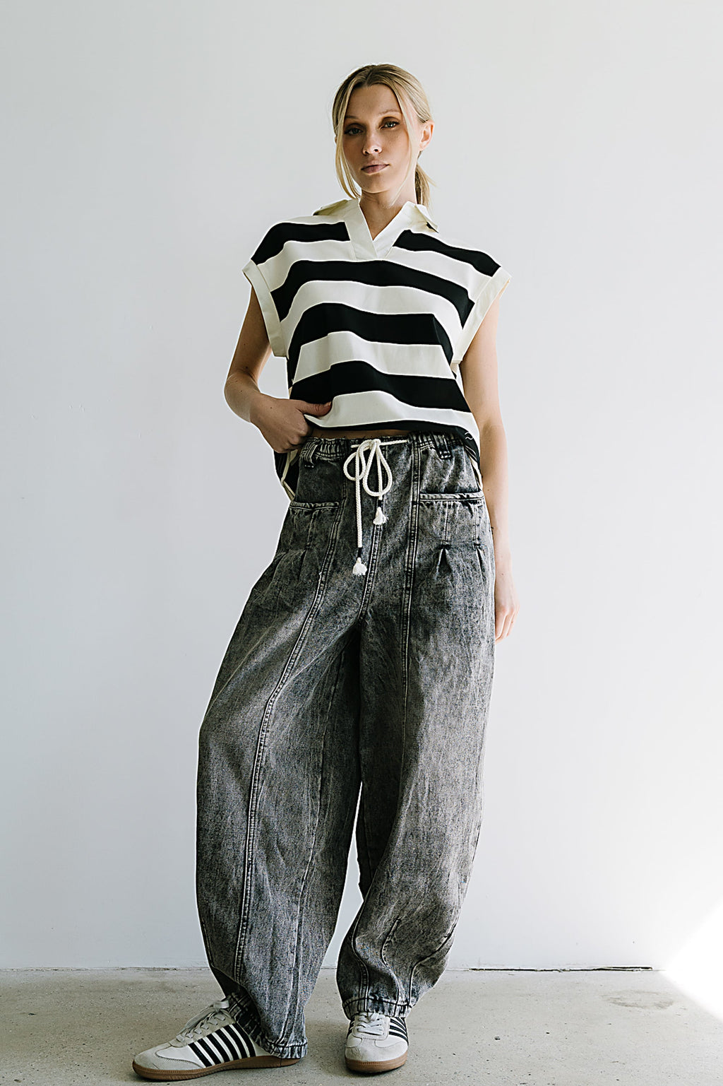 Kamryn Tapered Baggy Jeans in Grey