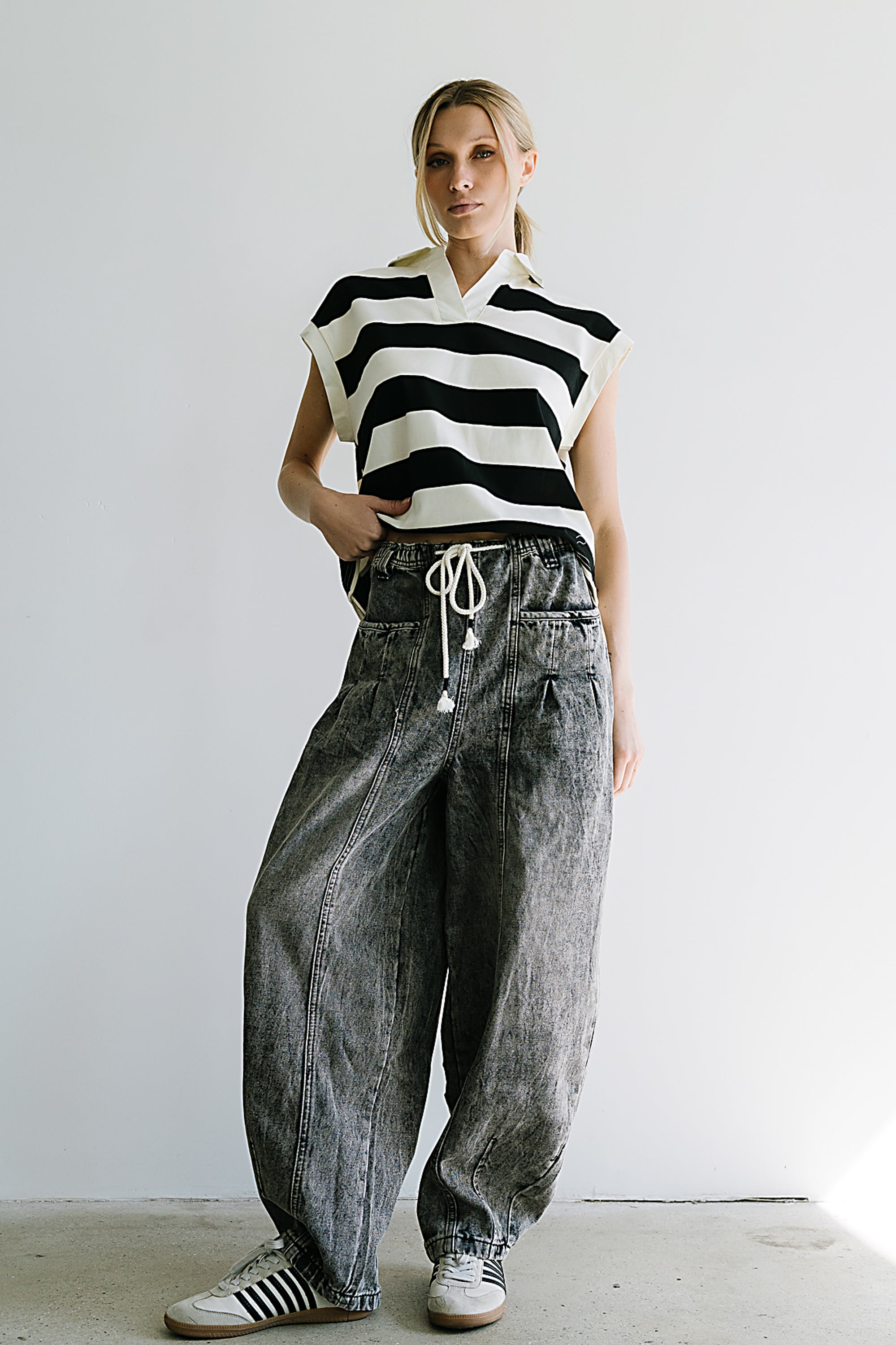Kamryn Tapered Baggy Jeans in Grey
