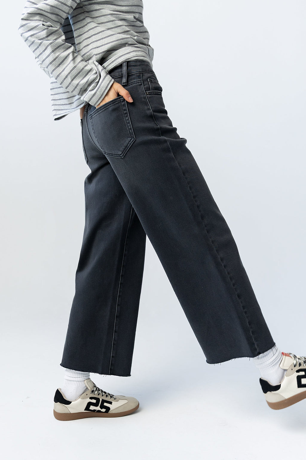 Colette Wide Leg Jeans in Faded Black