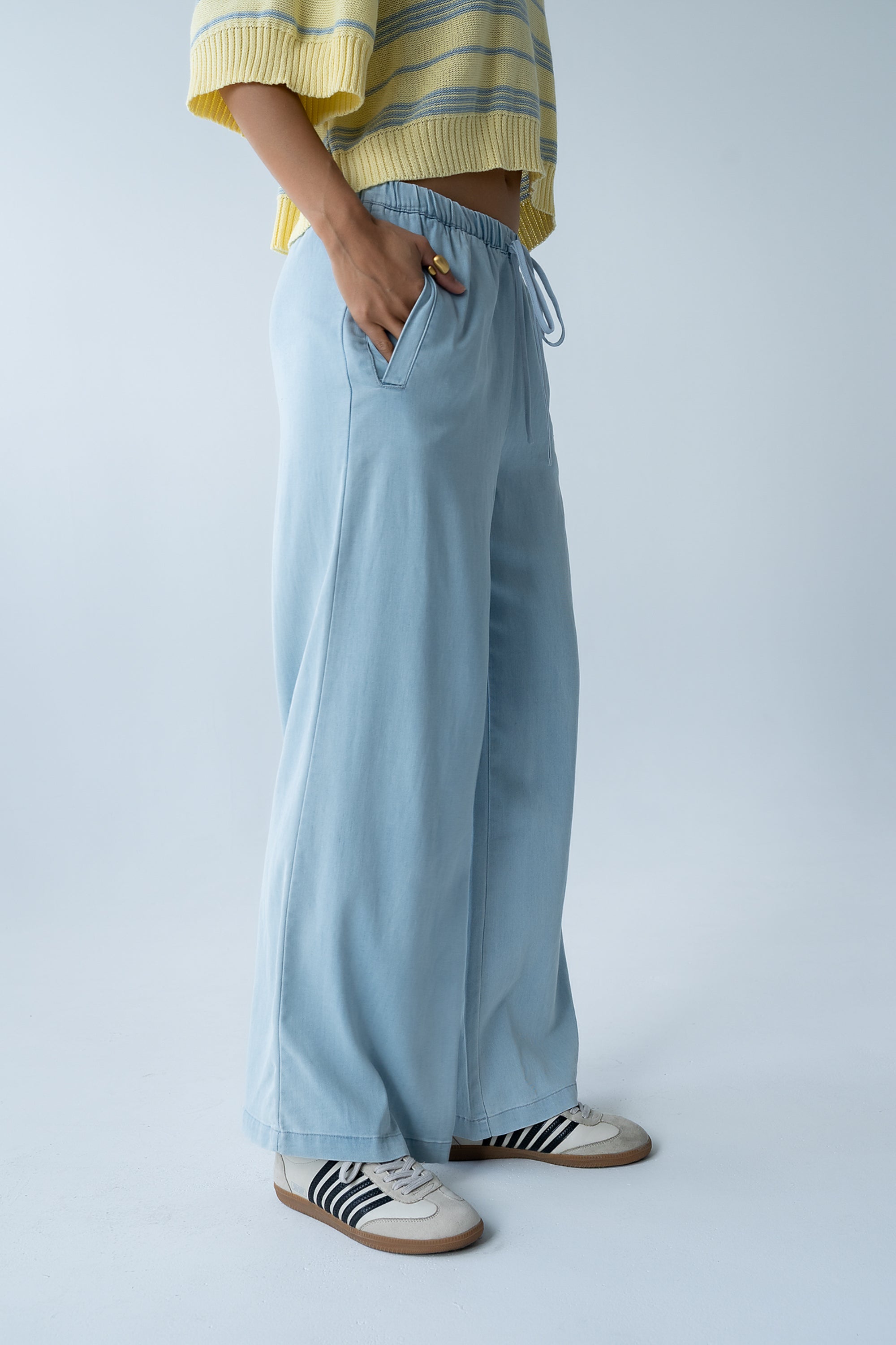 Banks Wide Leg Pants in Light Wash