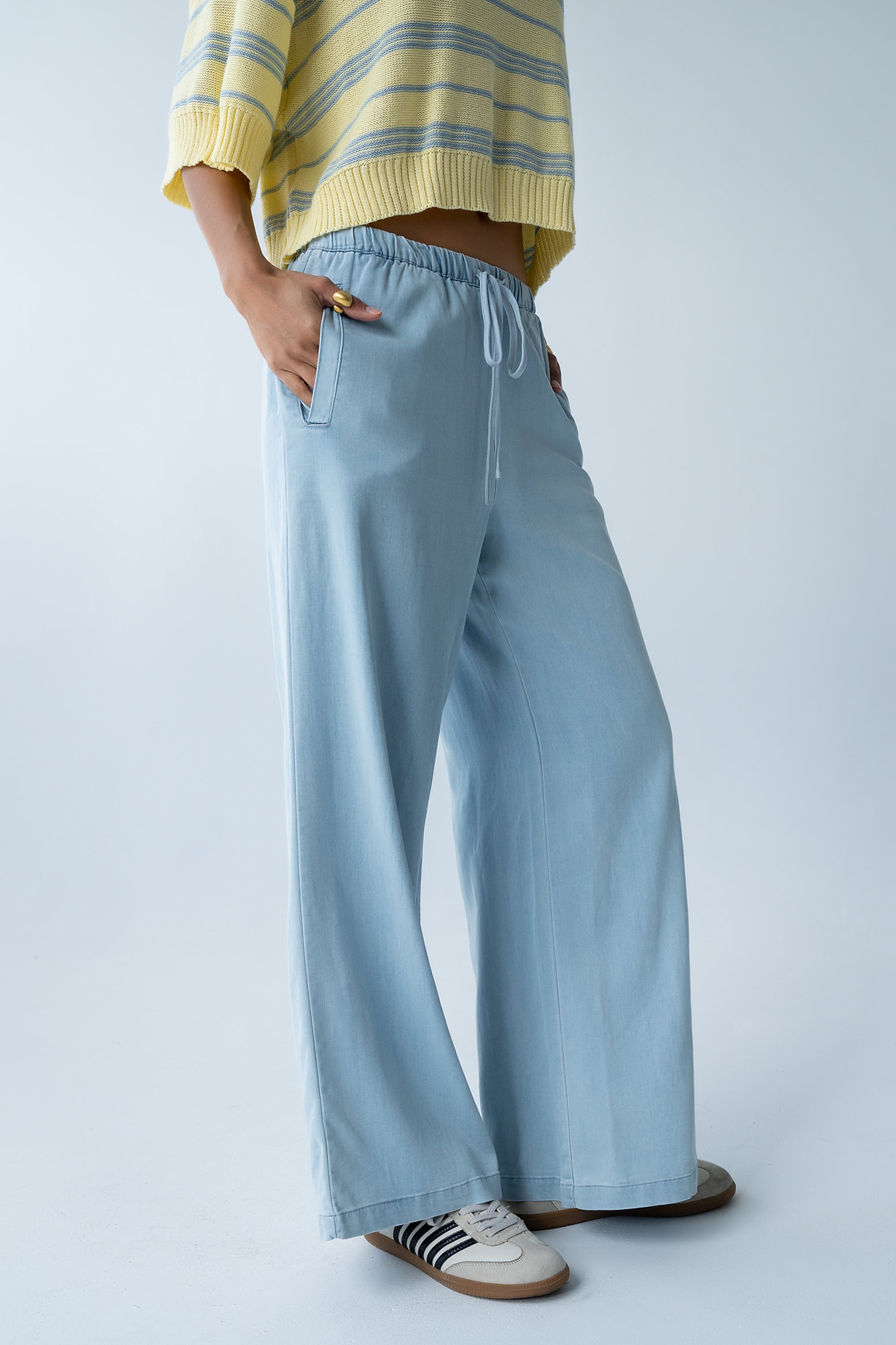 Banks Wide Leg Pants in Light Wash